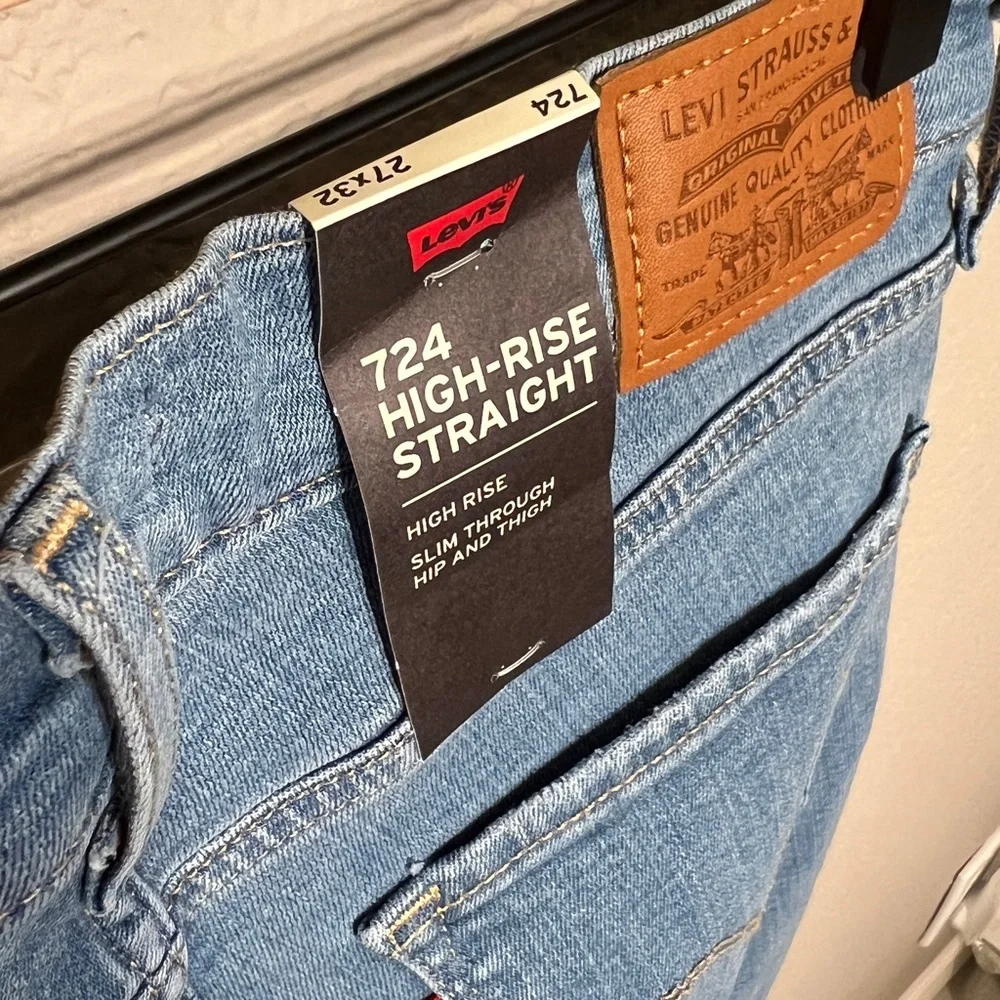 Levi’s | NWT Women’s 724 High Rise Straight Leg Jeans - Light Wash